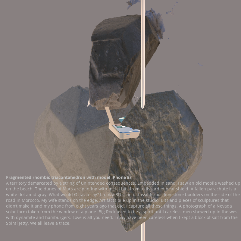 Fragmented triacontahedron with iPhone 5s #7 static token preview